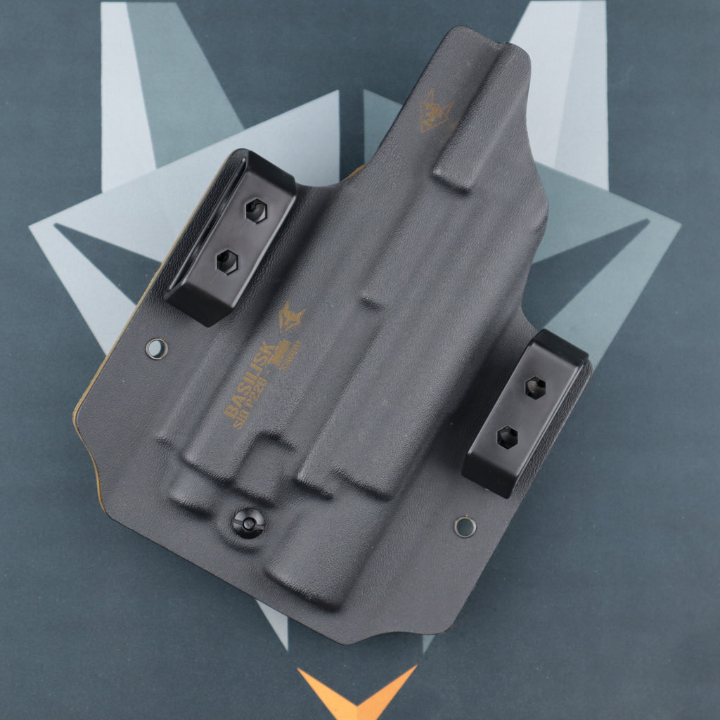 Basilisk OWB - Sig P226 w/ X300 - Coyote Brown - RH